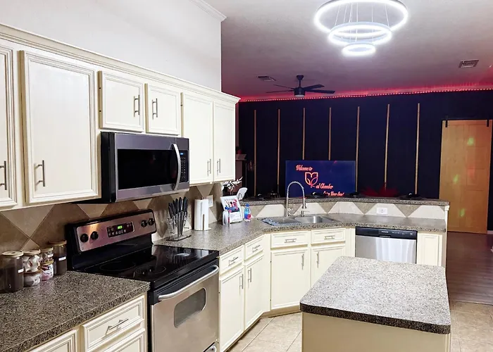 Red Chamber Tx King & Couples Retreat (adults Only)