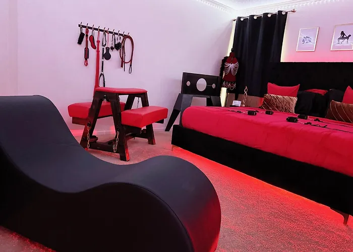 Red Chamber Tx King & Couples Retreat (adults Only) Killeen